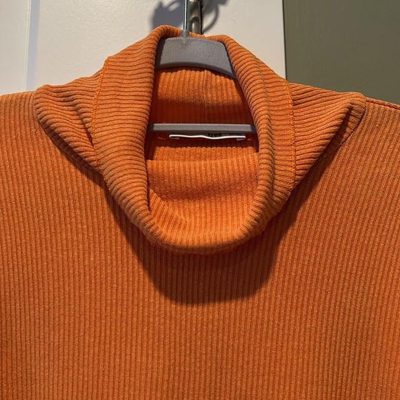 Aritzia Wilfred Free Knit Mock Neck Cropped Top - Picture 8 of 10